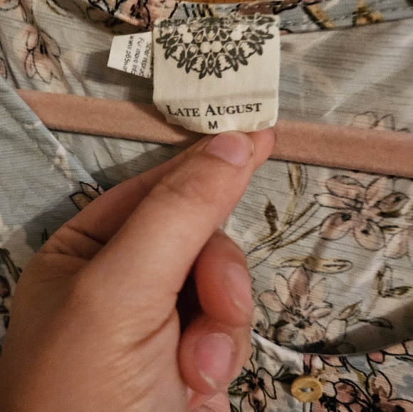 Late August shirt size medium - Picture 2 of 3